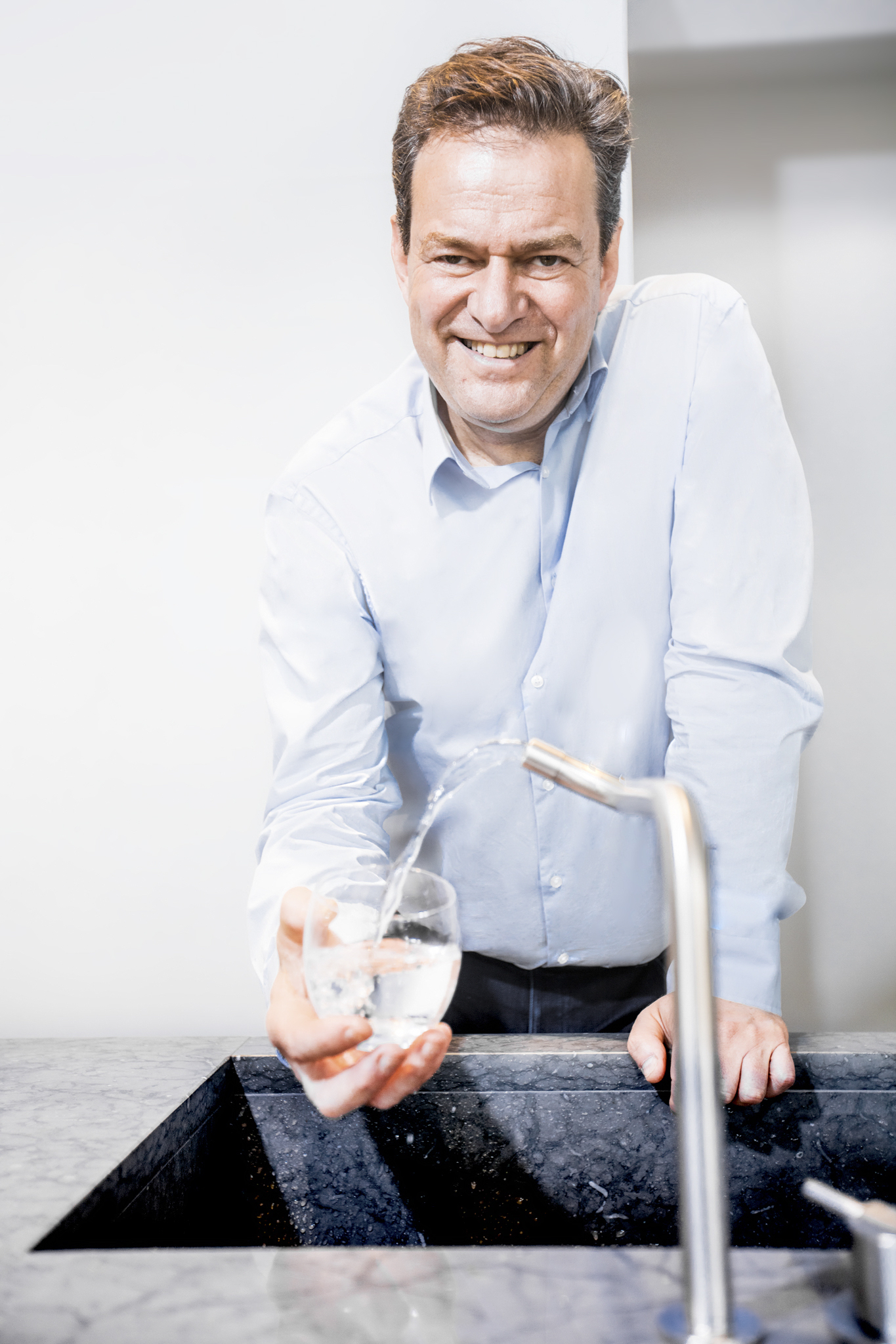 Bluewater founder Bengt Rittri tries a glass of water purified of most known waterborne contaminants, ranging from lead to medical residues.