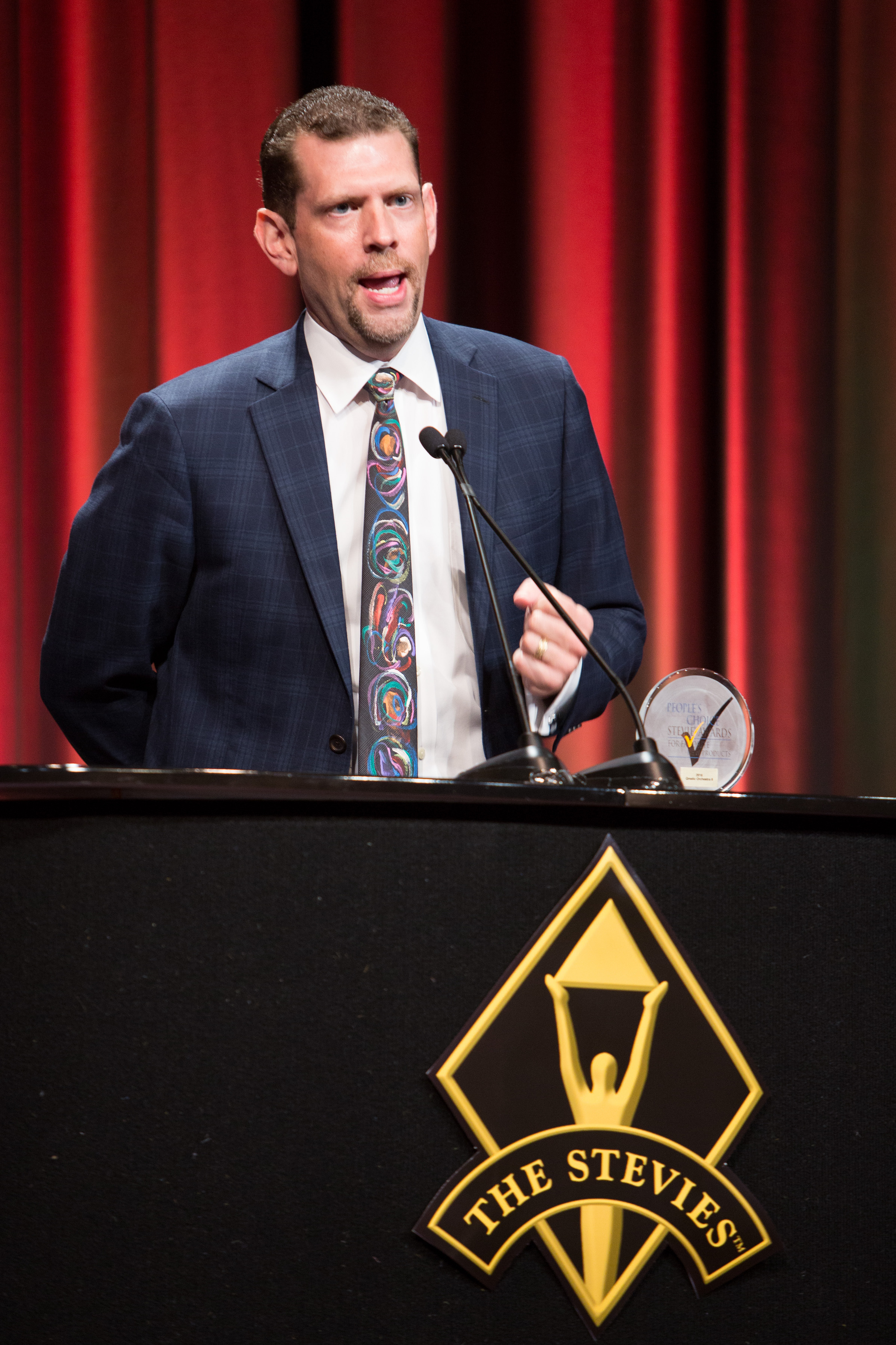 Qmatic U.S. CEO Jeff Green accepts the People's Choice Stevie Award for Favorite New Product at the 2016 American Business Awards.