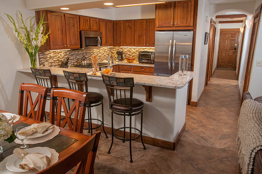 All of Platinum-rated Antlers at Vail’s guest suites include full kitchens and dining areas, as well as outdoor balconies with gas grills and comfortable living rooms with fireplaces.