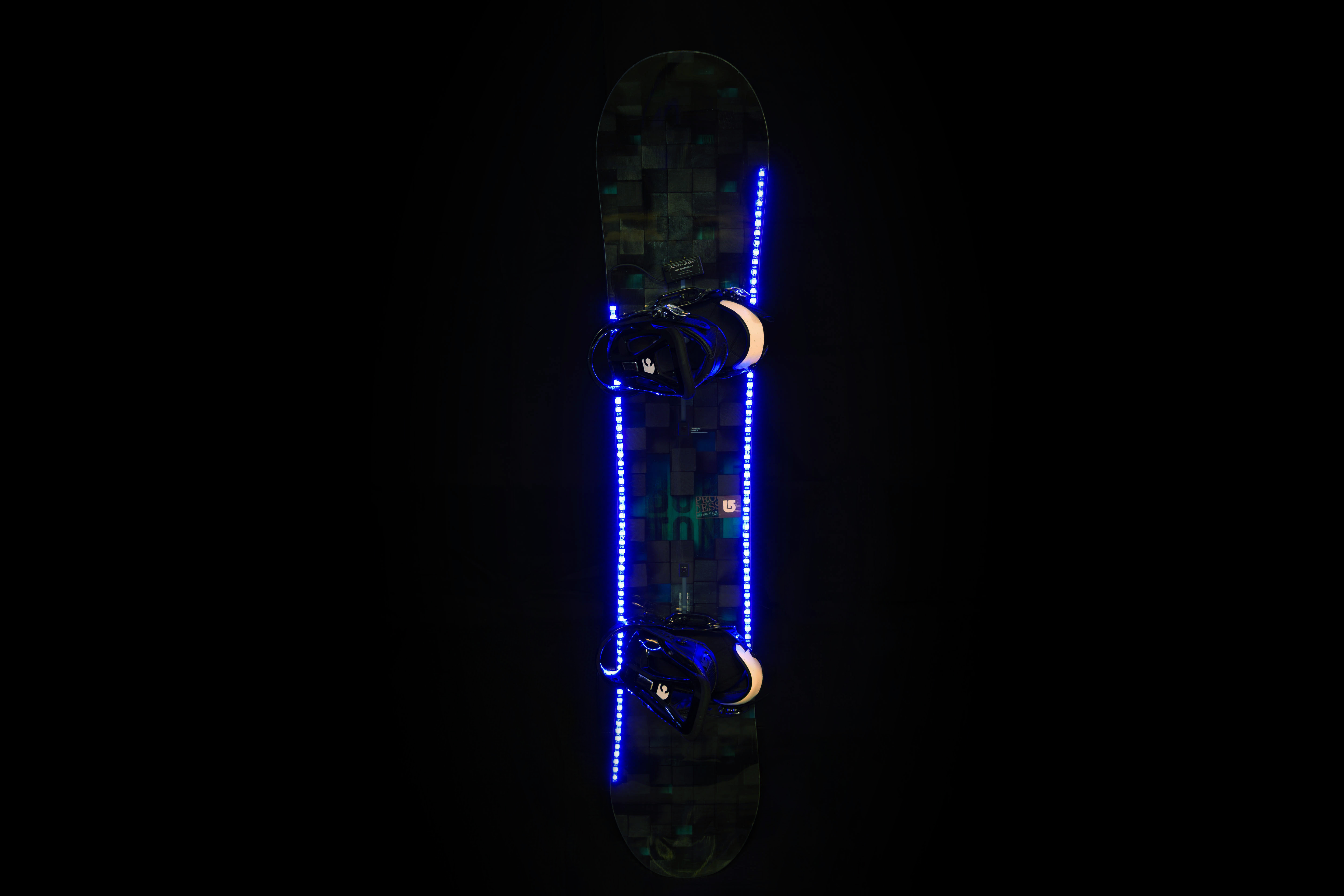 The new Snowboard LED Lighting Kits can be purchased at a discounted price on Kickstarter for $79, and will be shipped anywhere in the world.