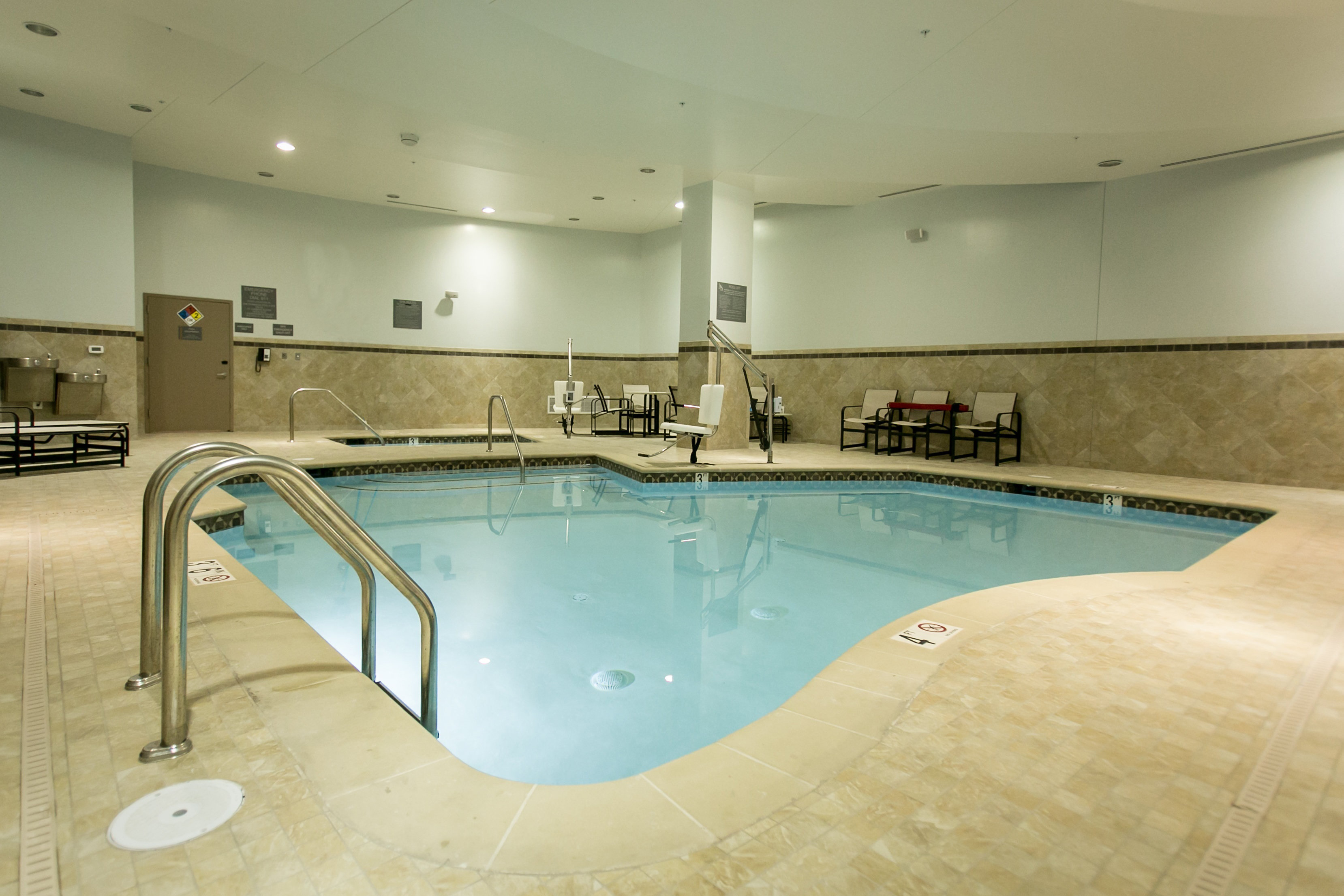 Cambria hotel & suites Rockville - indoor pool