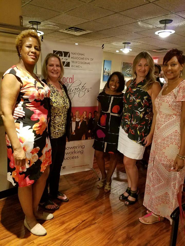 Louise Newsome, National Director of Chapters, visited the women of the Forest Hills, NY Chapter for a night of networking and learning about financial stability.