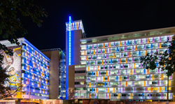 Children's Hospital of San Antonio, with a Lamberts channel glass facade by Bendheim Wall Systems