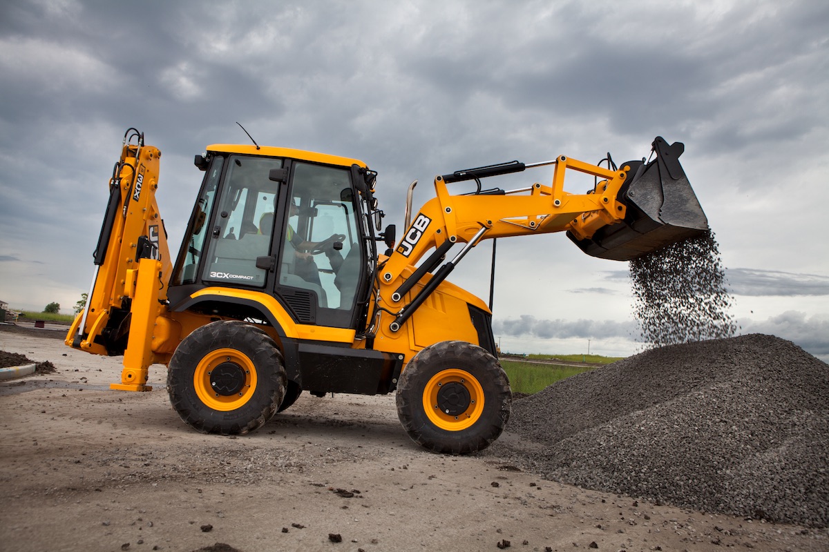 A 2016 recipient of Equipment Today's Contractors' Top 50 Products award, JCB's 3CX compact backhoe features a smaller footprint for today's congested construction sites.