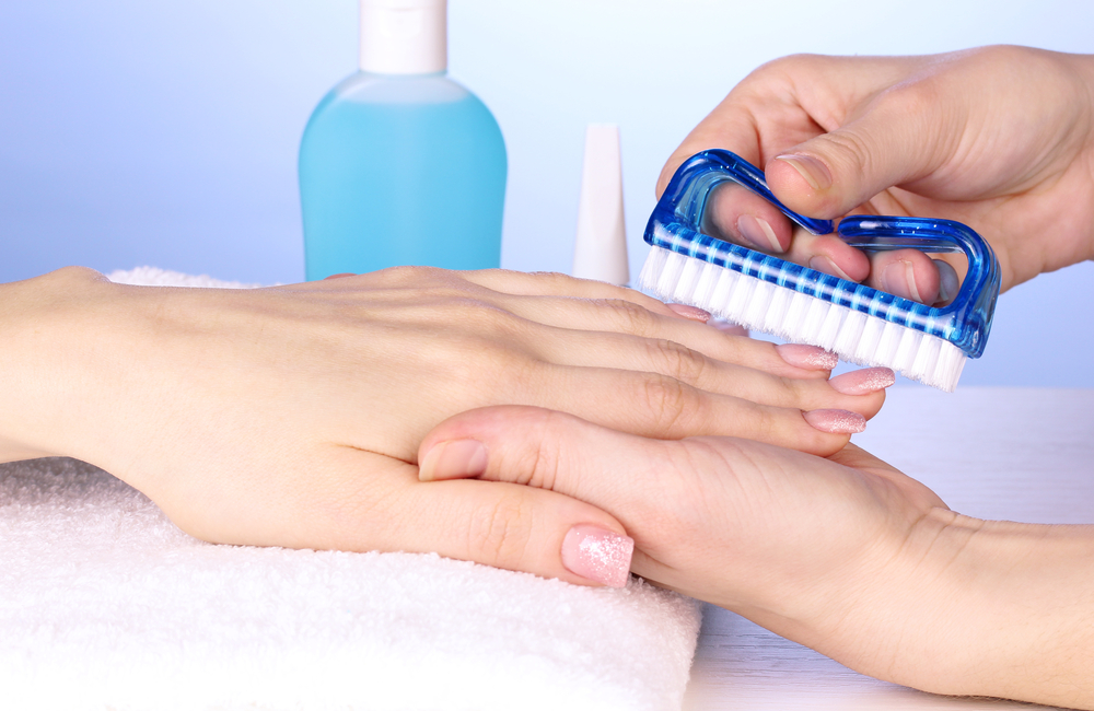 After washing their hands, the user must simply use the brush and the running water from the sink to scrub the dirt off their fingernails.