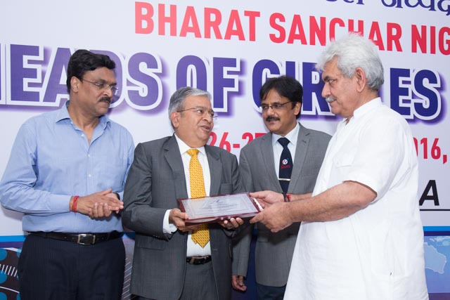 Mr. Rajiv Mehrotra (2nd from left), receiving award from Hon'ble Minister of Communications, India Mr. Manoj Sinha