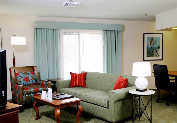 Residence Inn Herndon - Suite Sitting Area