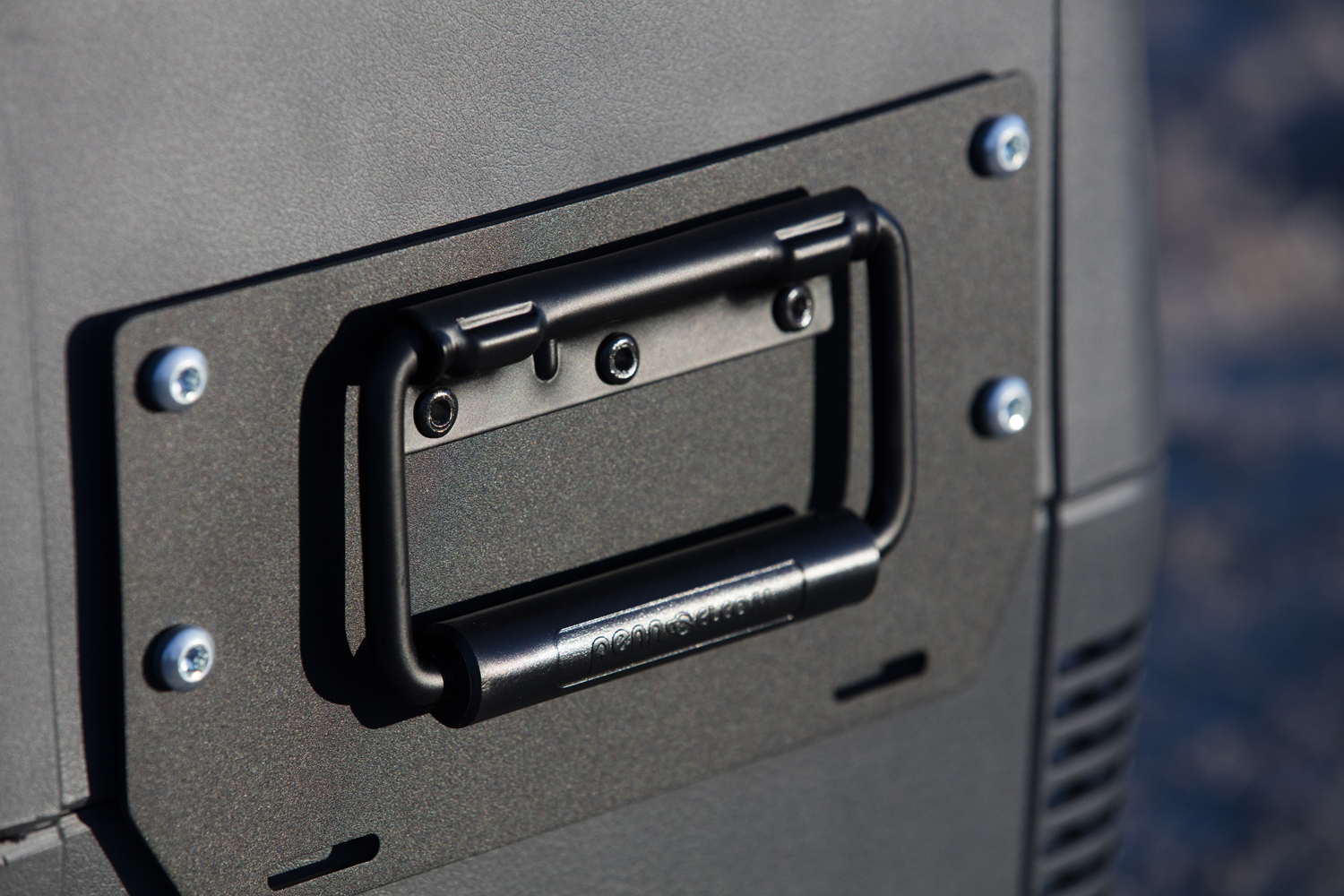 Engineered with compact, low-profile dimensions and custom handles, Webasto’s Fridge Freezer 31 fits securely below the beltline of the Jeep Wrangler.
