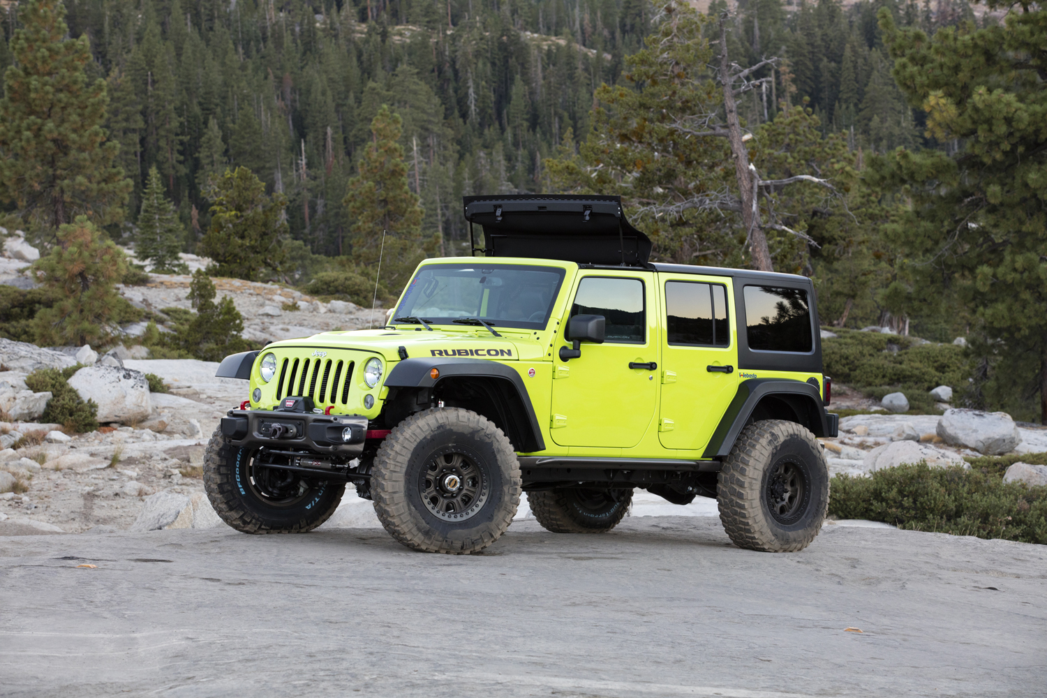 Webasto’s new ThrowBack one-piece folding fabric roof for the Jeep Wrangler has a patented, rivetless design.