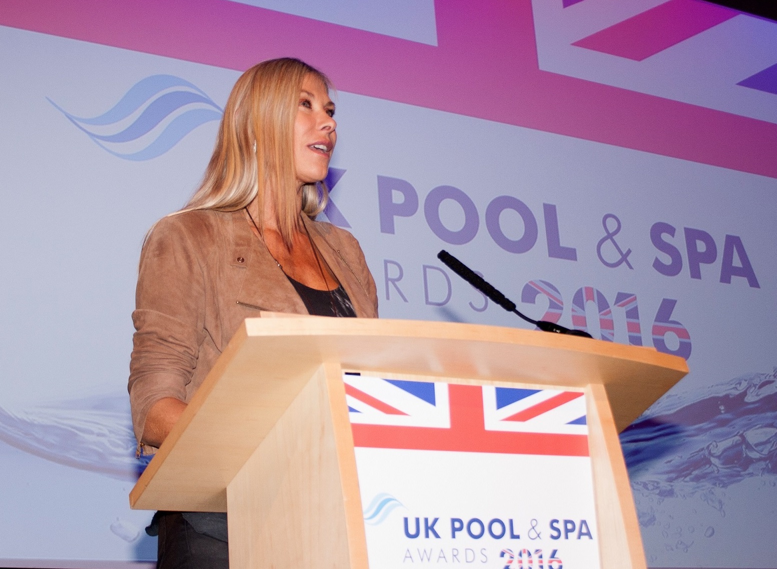 Sharron Davies MBE praised the UK's water leisure industry at the 2016 UK Pool & Spa Awards.