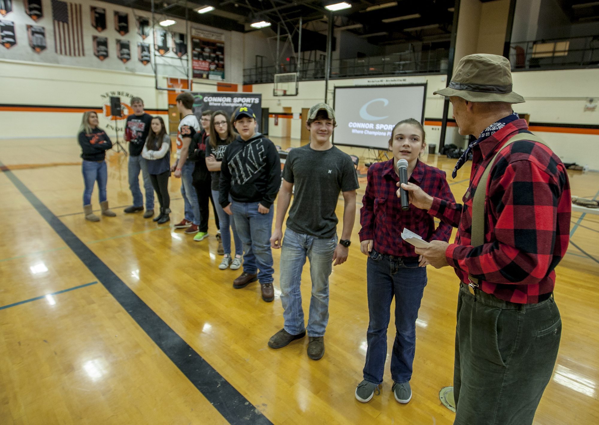 Newberry MI school students join lumberjack storyteller Bill Jamerson in fun activities