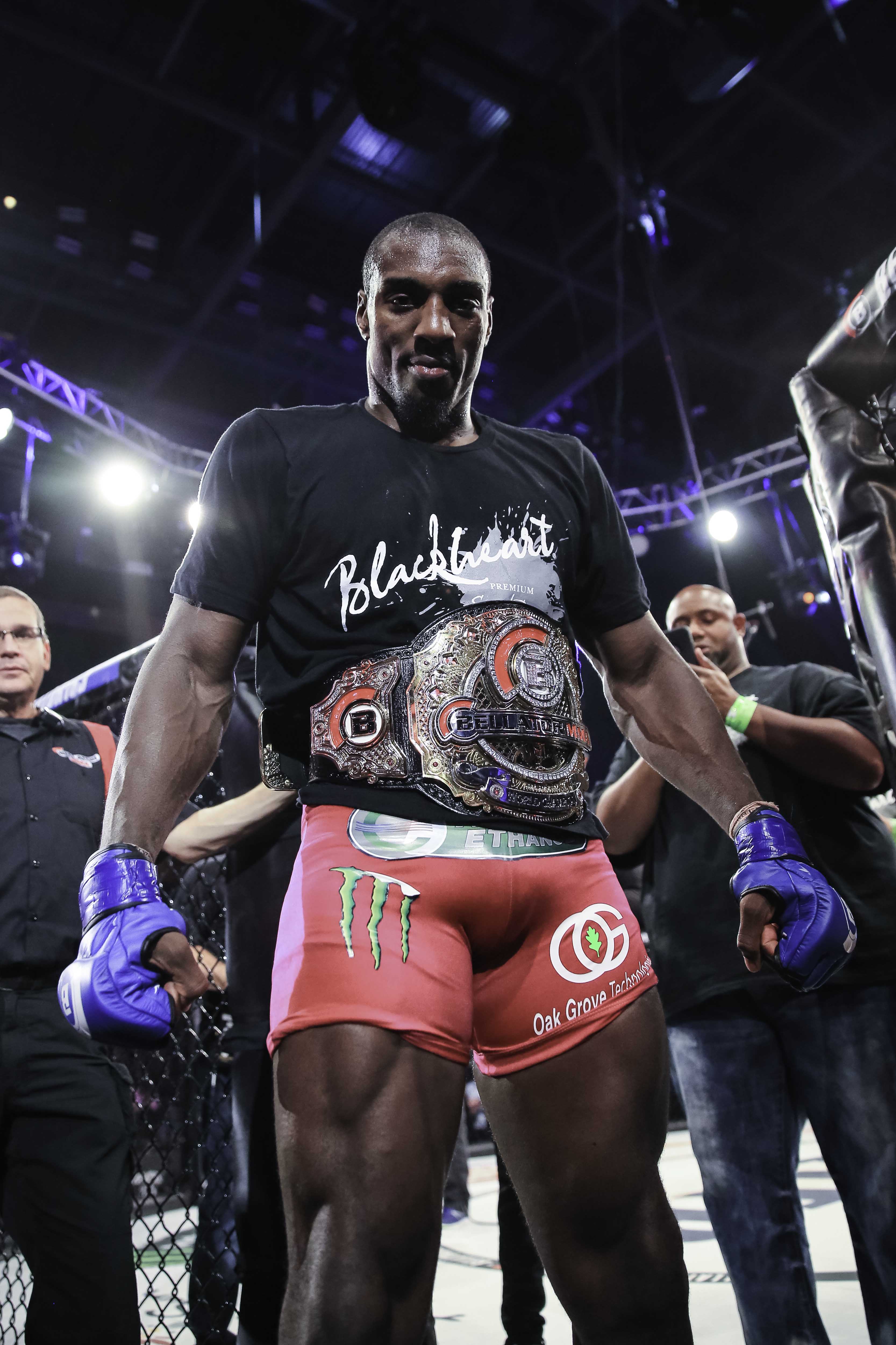 Monster Energy’s Phil ‘Mr. Wonderful’ Davis Defeats Liam McGeary  To Take Bellator Light Heavy Weight Title