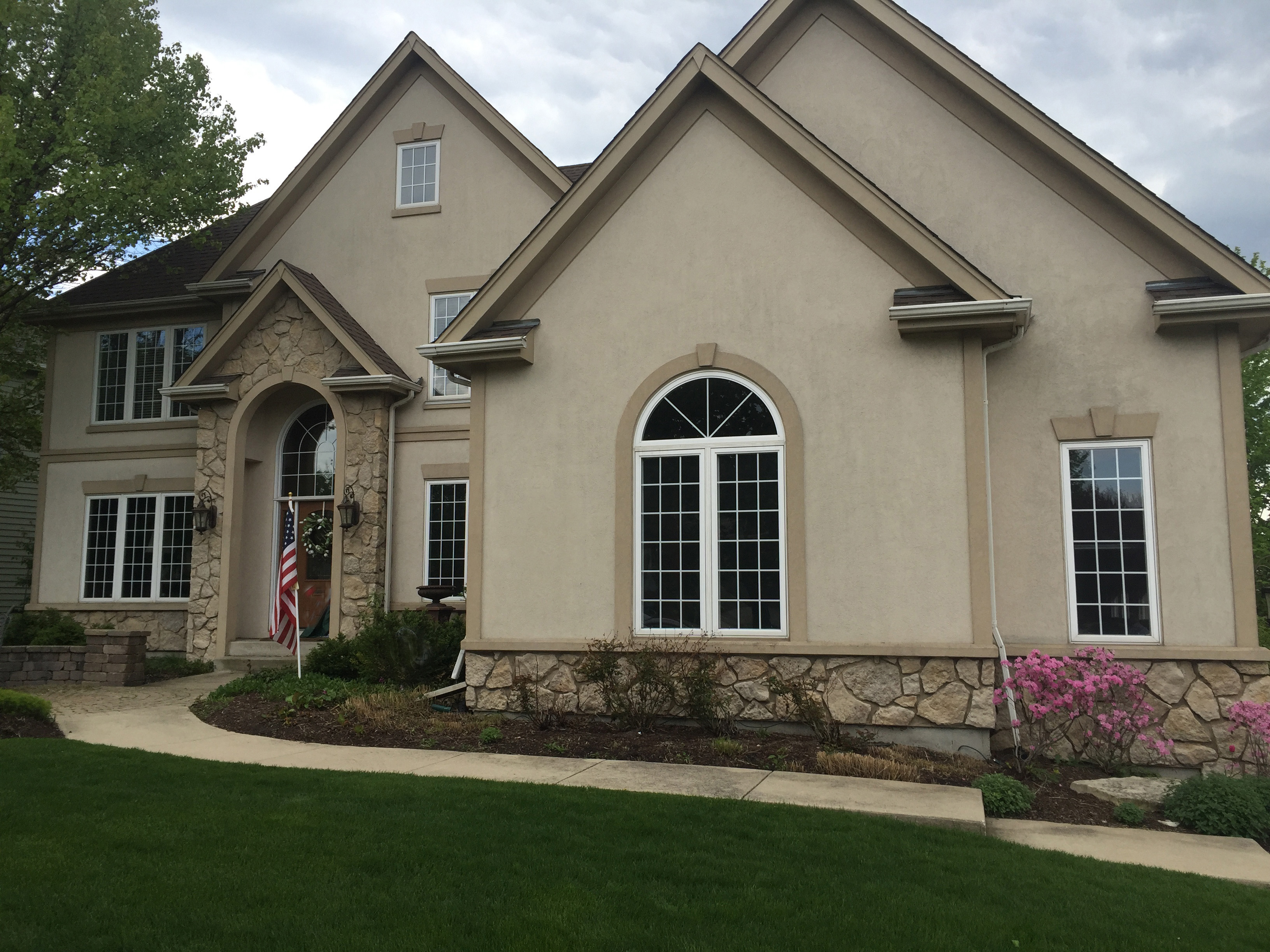 The stucco exterior was transformed by NovikShake's natural elegance.