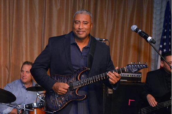 Four-time World Series Champion and New York Yankee Legend Bernie Williams performed with his All-Star Band at Calvary’s 33rd Annual Awards Gala.