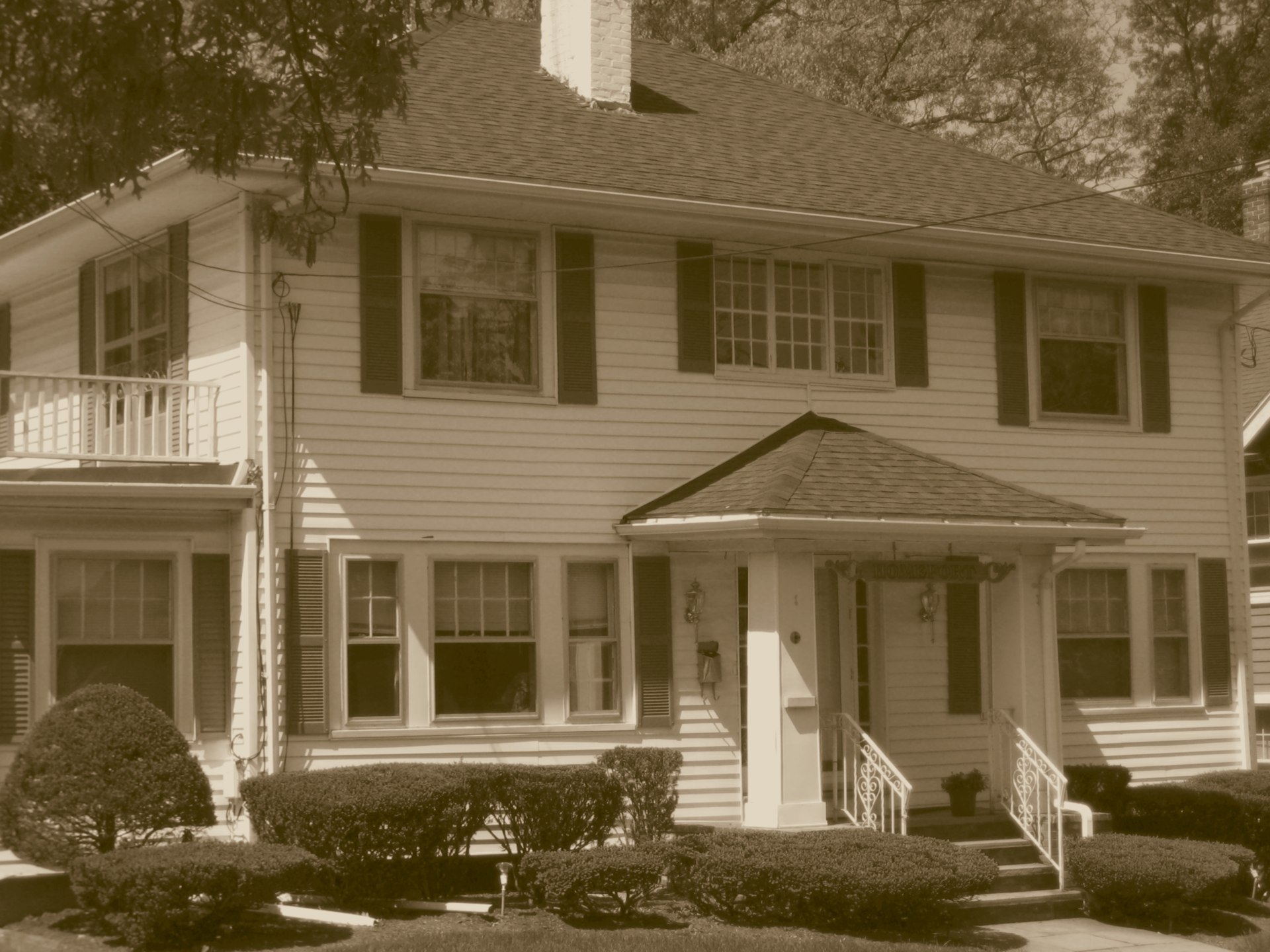 Exterior of 259 Harvard St. Quincy, Mass, the original Lannan Gallery site