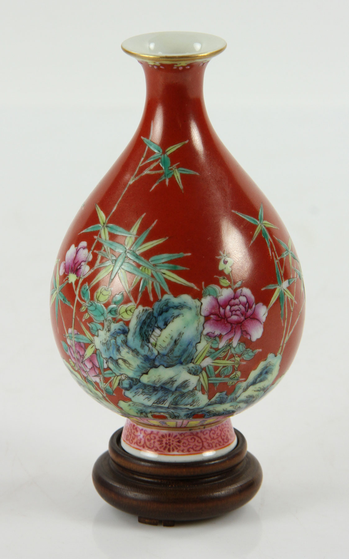 Important Chinese Qianlong Yuhuchun Vase