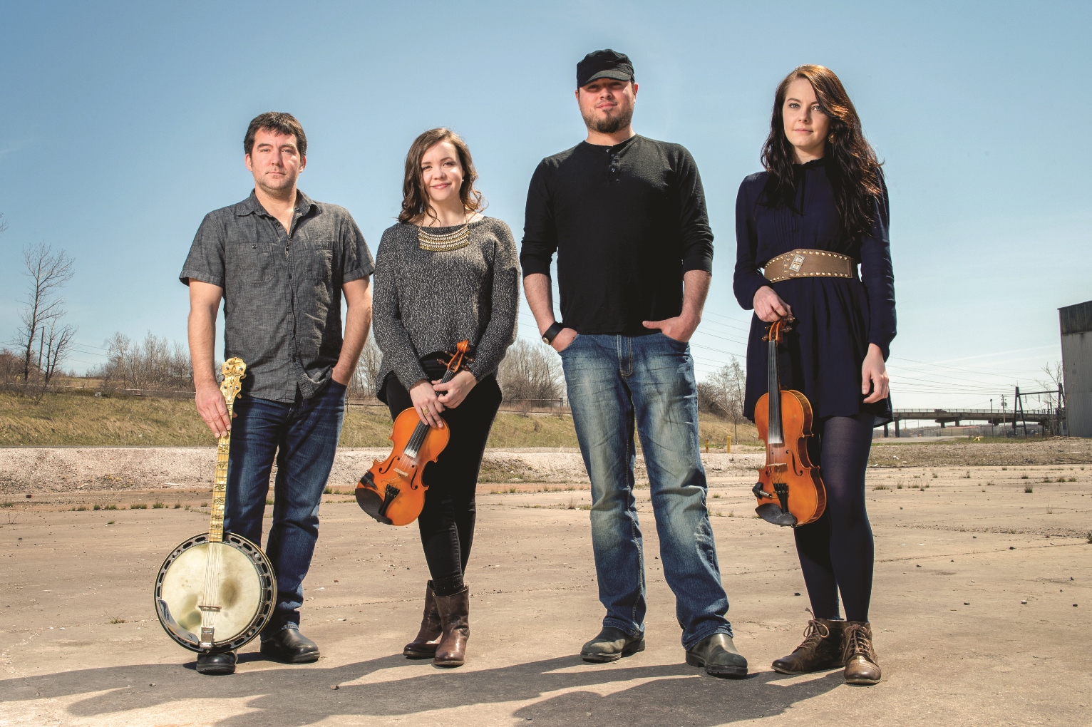 CÓIG is an ensemble of East Coast performers who were once a series of solo acts. Today, they have combined their talents to form an electrifying Celtic music super group.