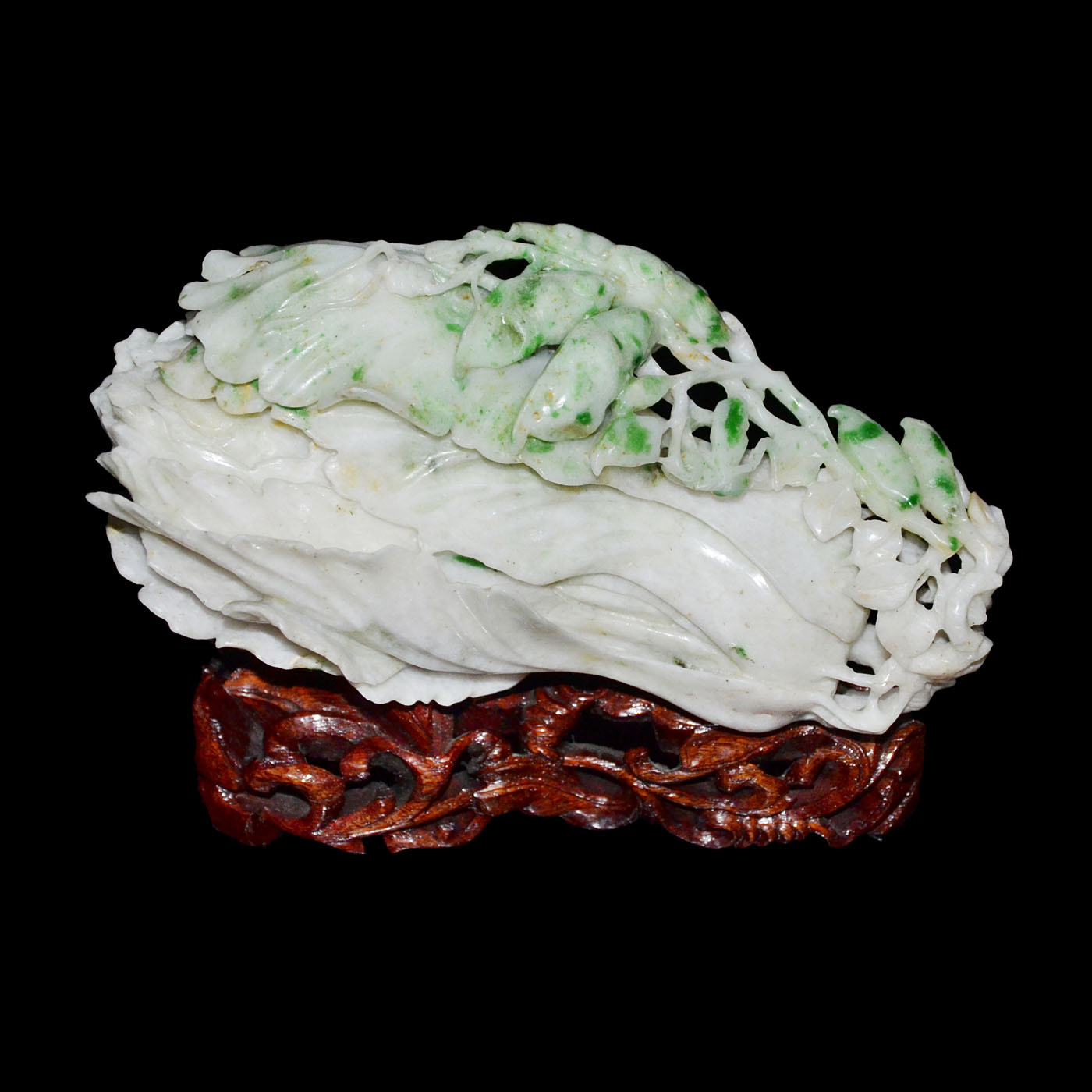 Carved jade cabbage with tendrils.