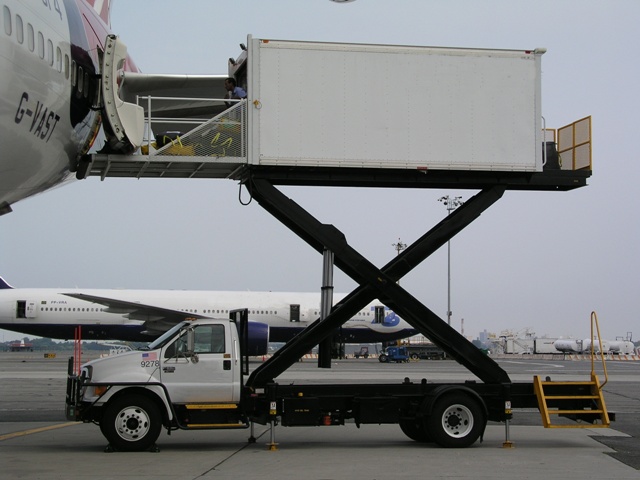 HLCS-618 Cabin Service High Lift Trucks