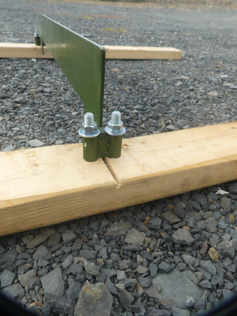 The base of the Target Hound Max can easily be expanded with wood stringers for added stability