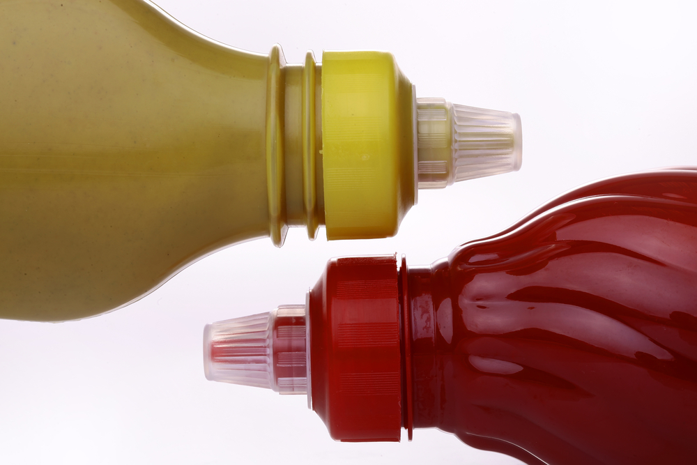 It consists of two separate containers joined together in one bottle, each with either ketchup or mustard.
