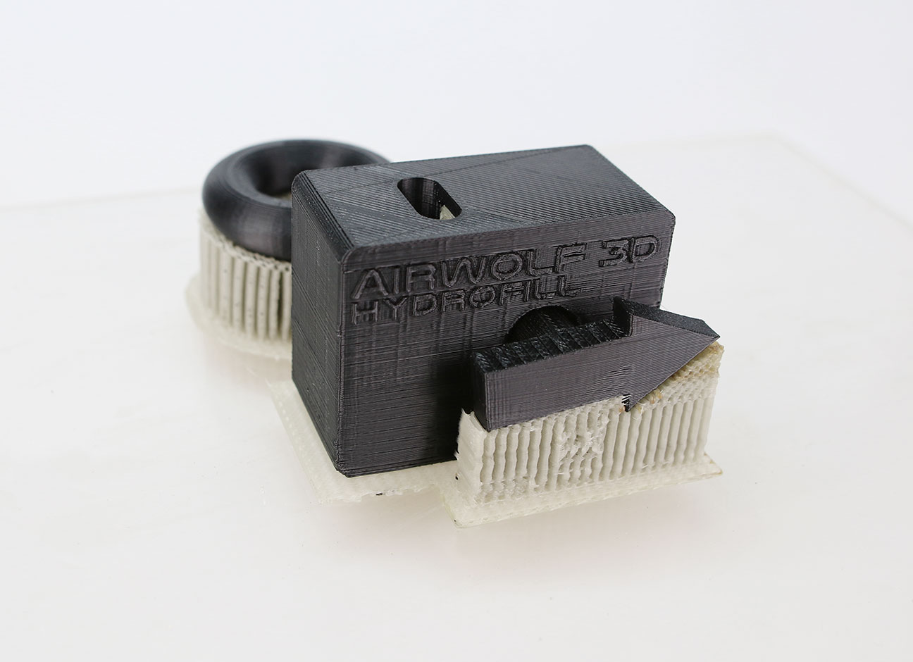 Impossible to 3D print without soluble support, the Airwolf 3D HydroFill Gearbox features elements that rotate thanks to fully operational gears enclosed within the box.