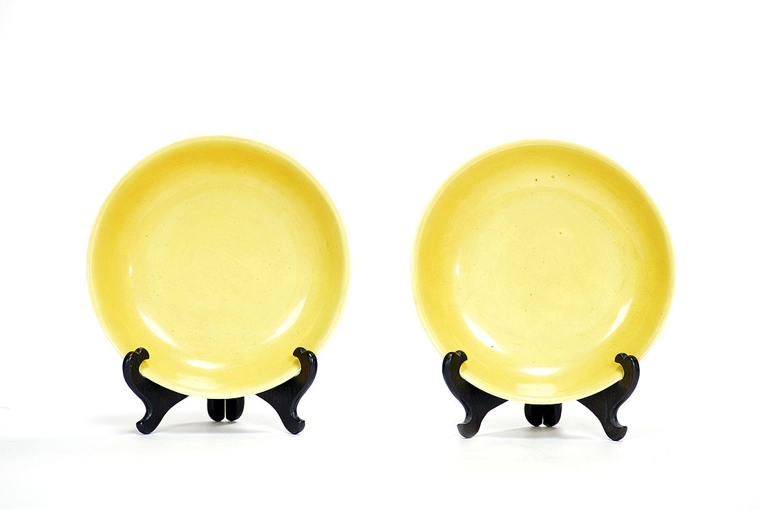 Fine Chinese Lime Yellow Saucer Dish
