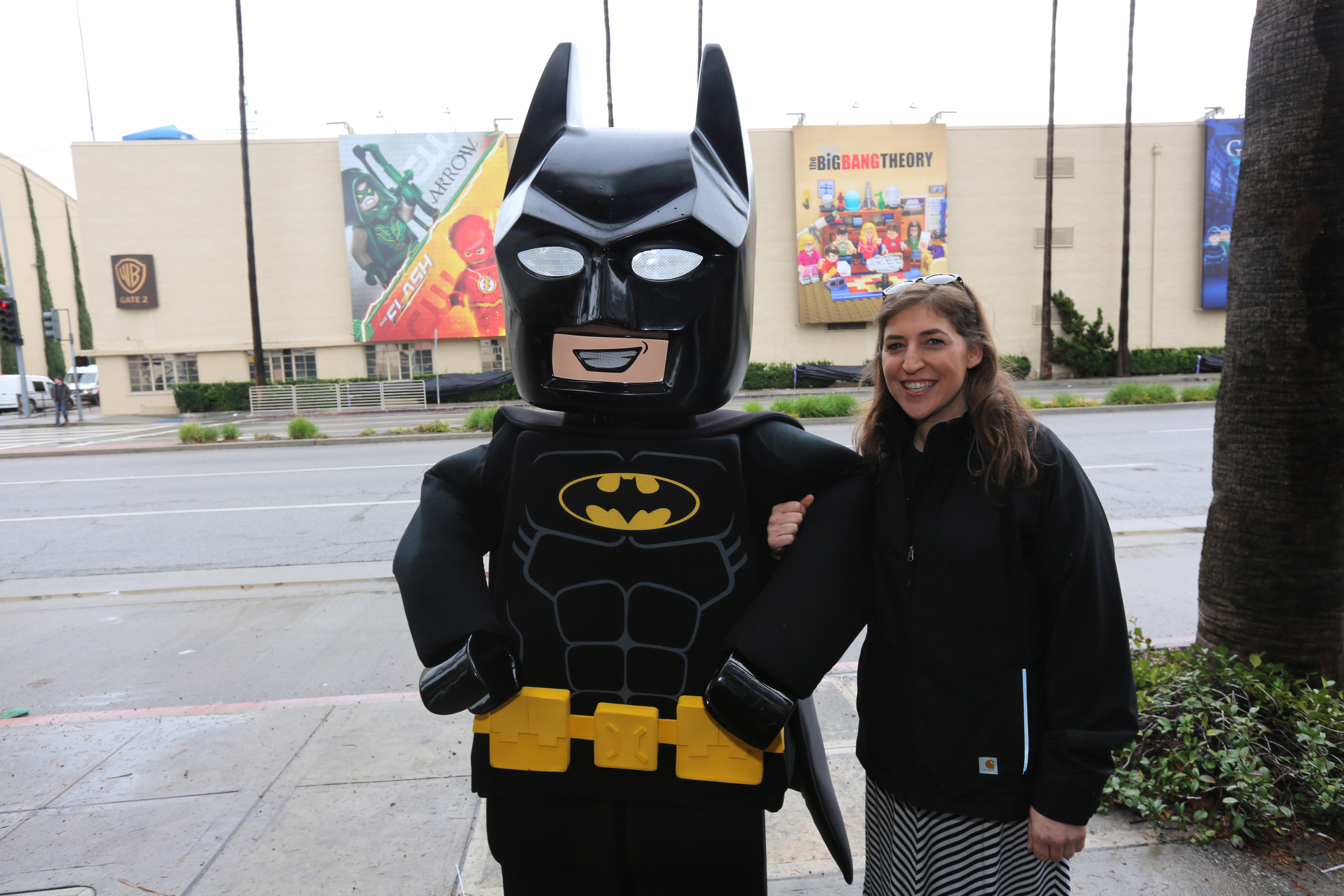 THE BIG BANG THEORY star Mayim Bialik joined LEGO Batman to unveil the LEGO version of THE BIG BANG THEORY billboard. (Photo Credit: © 2017 Warner Bros. Entertainment Inc. All Rights Reserved.)