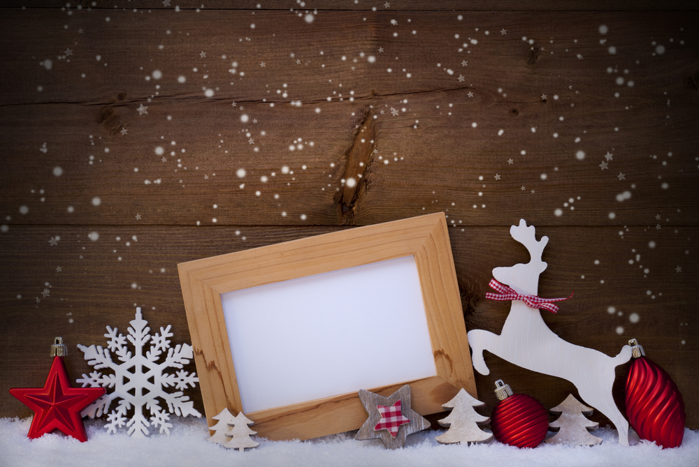 The Holiday Picture Mask is an easy way to make sure the home looks good for the holidays.