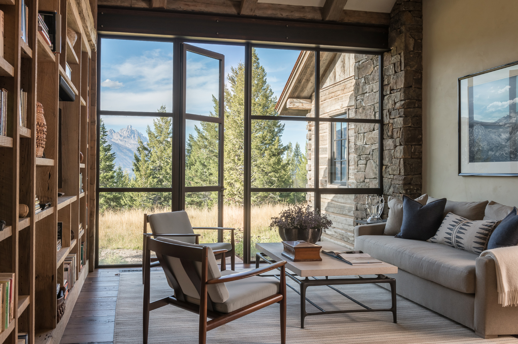 An interior featured in Rhapsody was also an award-winning project for WRJ Design that earned the firm the “Home of the Year” award in Mountain Living magazine (photo: Audrey Hall).