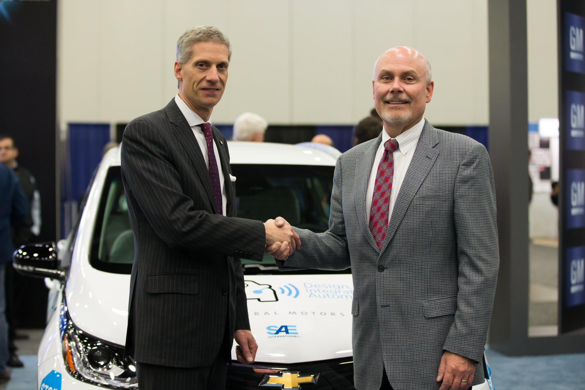 David Schutt, SAE International CEO, and Ken Kelzer, General Motors vice president of Global Vehicle Components and Subsystems.