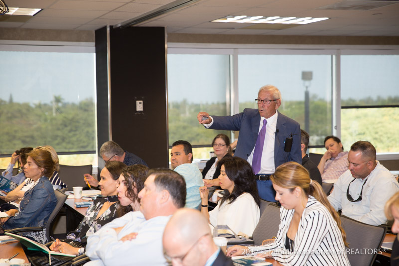 Kenneth Rosen teaches an investment class at Miami Realtors HQ