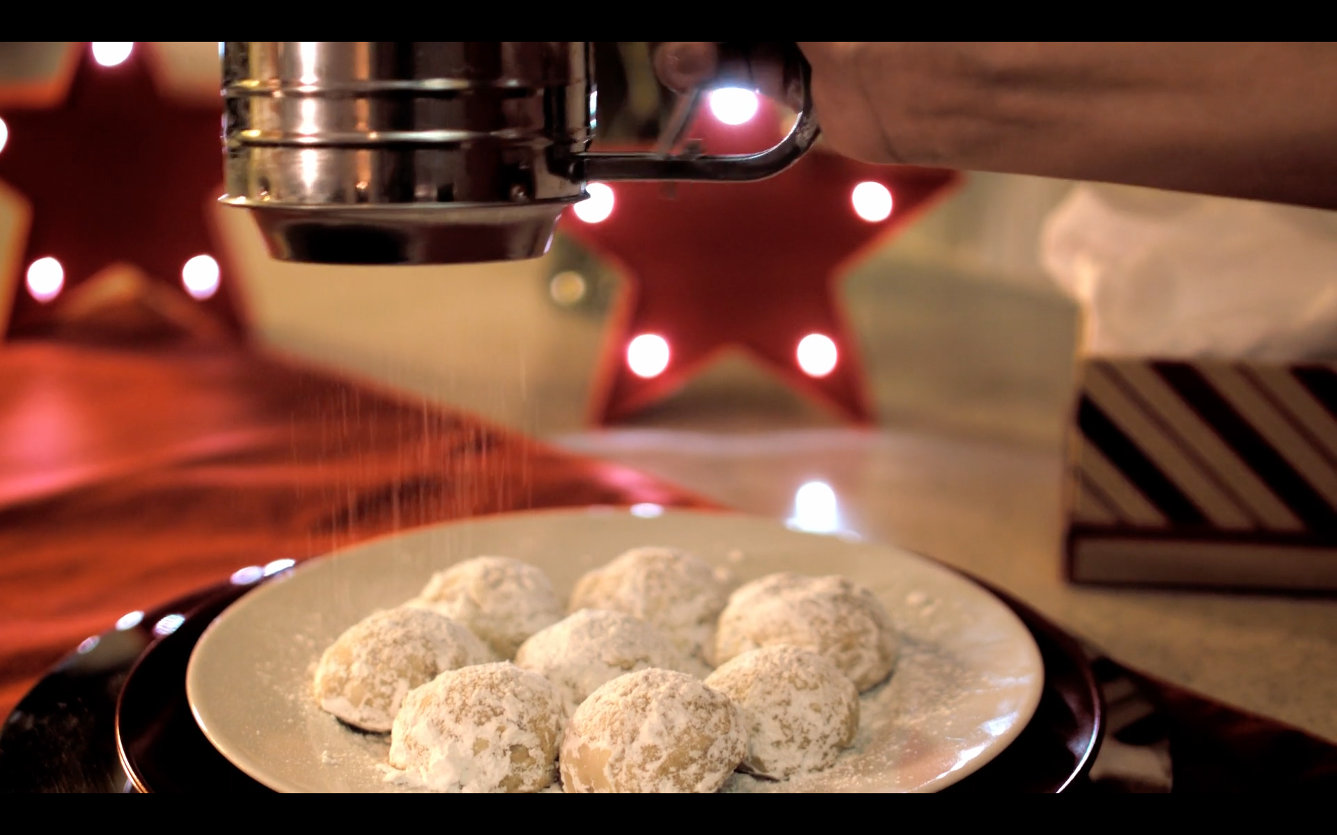 Rosa's Kitchen - Snowballs - Mexican Wedding Cookies
