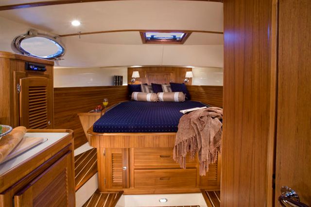 A true couples cruising boat the San Juan 40 rivals all the comforts of home.