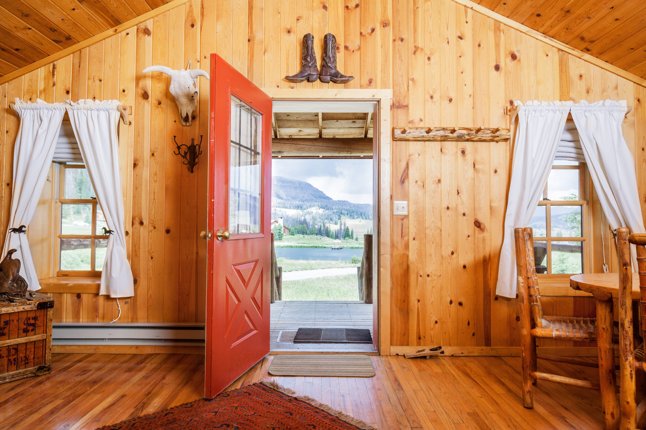 Recently hailed as “The Perfect Place to Get Away from It All” by popular website Only in Your State, Brooks Lake Lodge & Spa offers guests elegantly rustic lodge rooms and cabins.