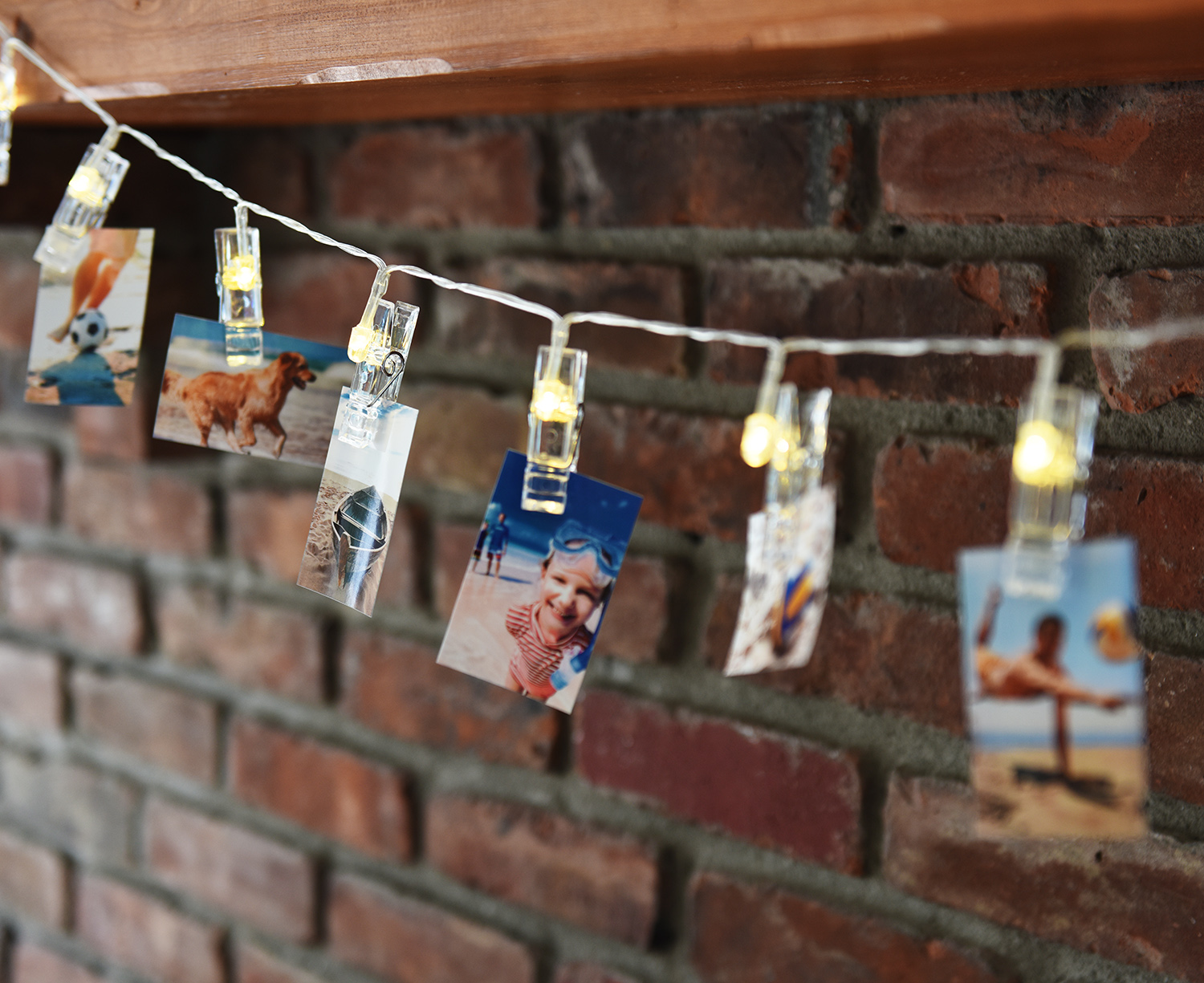 The Polaroid LED string light with LED photo clips