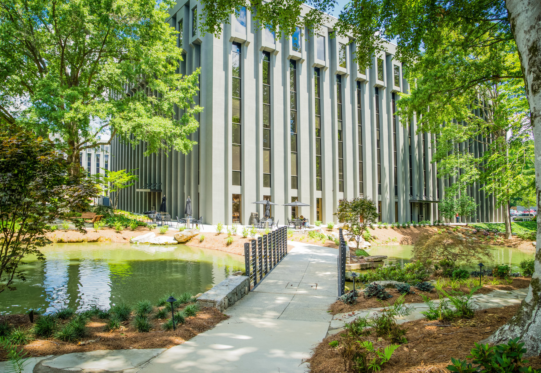 Lakeside Office Park Outdoor Walkway & Pond – 5775-E / Glenridge Drive, Atlanta, GA 30338