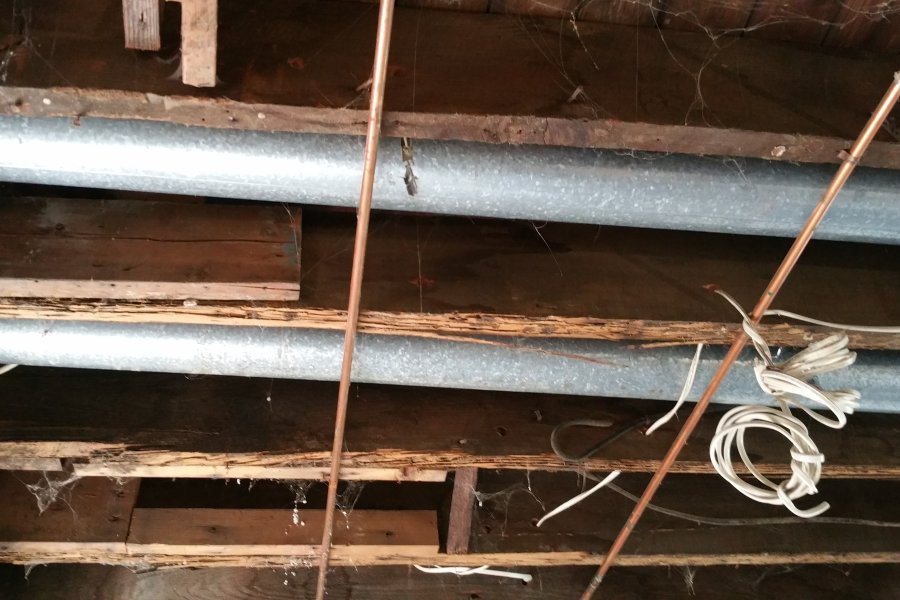 See the cracked joist. For the flipper this one must not have been cracked enough!