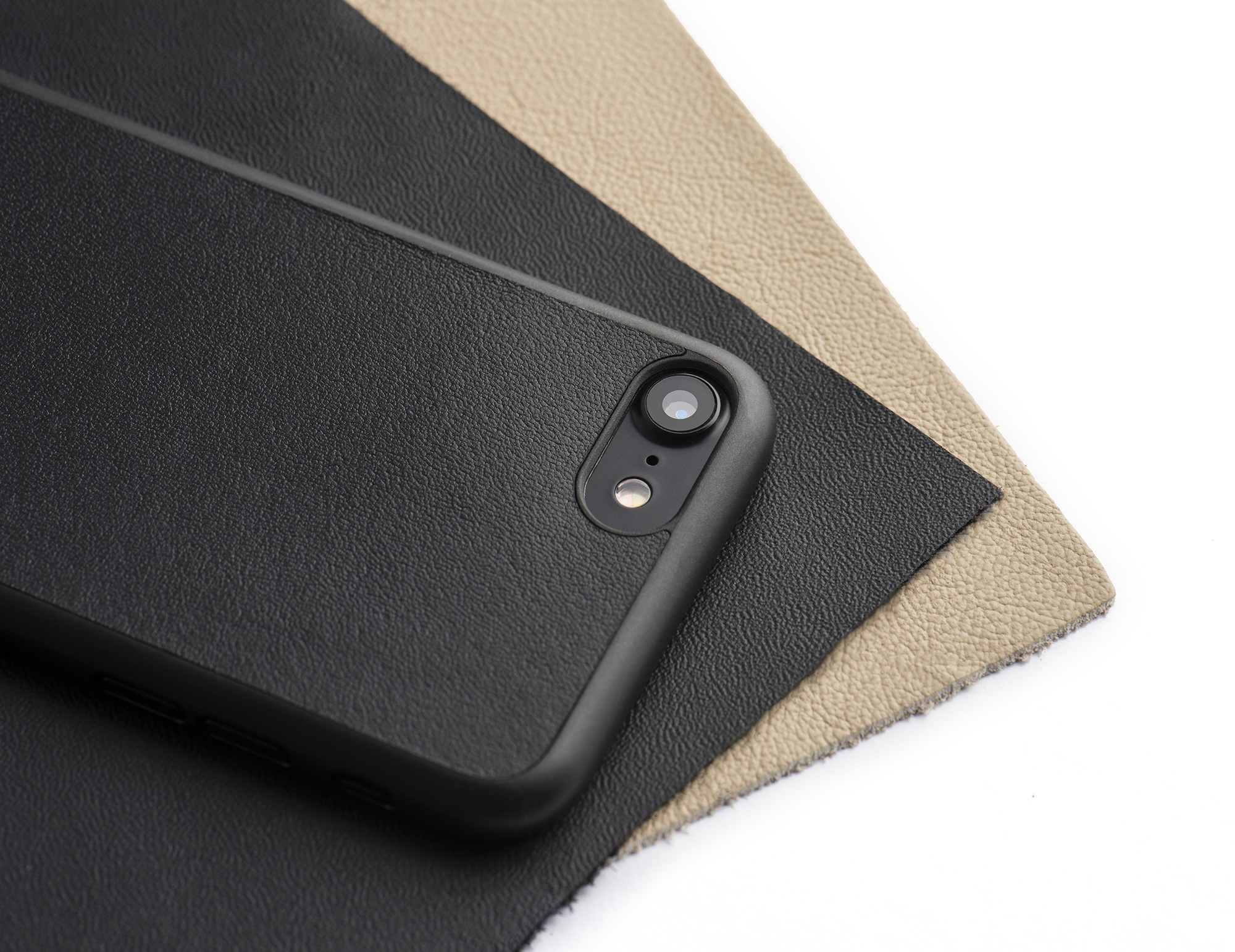 California-Based Company Debuts The World’s Thinnest Leather iPhone Case