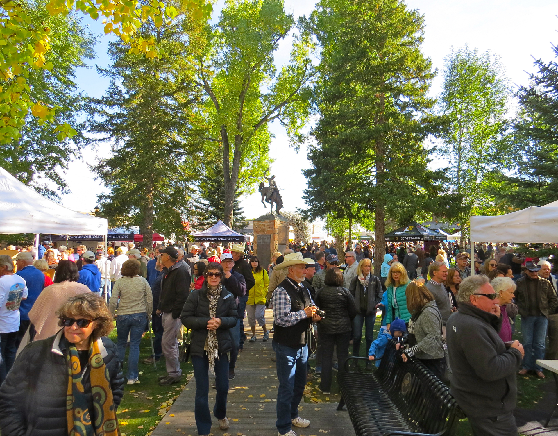A crowd of art lovers gather in Jackson’s Town Square every year for Jackson Hole Fall Arts Festival events, including for this year’s Sept. 6 – 17, 2017, festival.