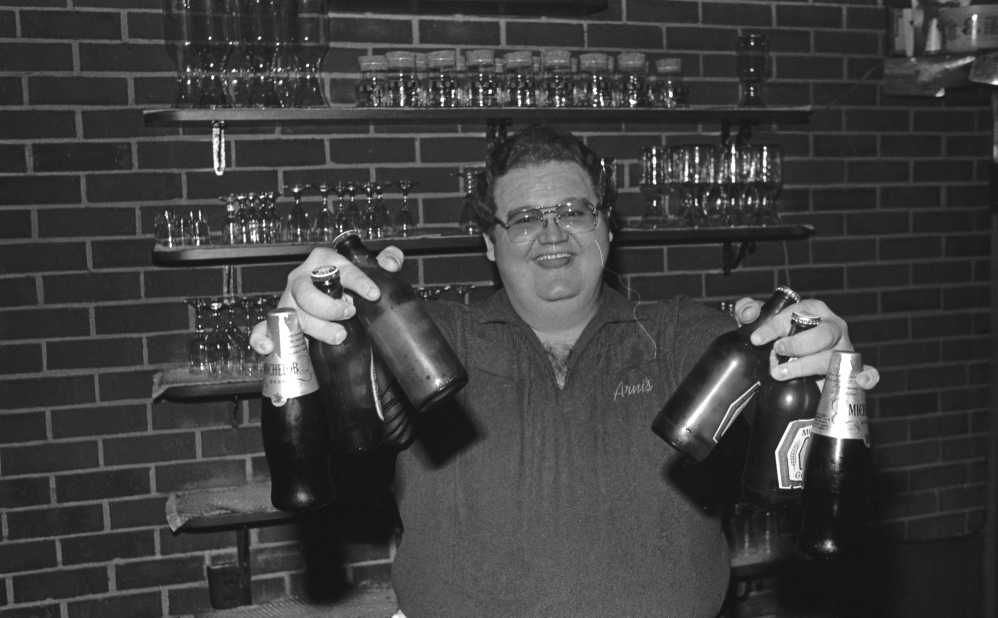 Joe Bailey, a popular bartender and manager at Arni's for over 30 years,