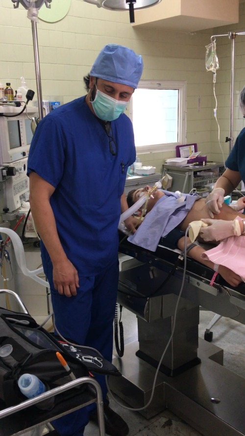 Dr. Armen Chalian, supervising Arabir Anesthesiologist, performs an ultrasound assisted block.