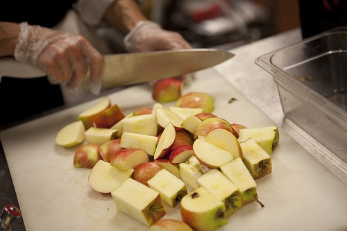 Fresh cut apples in Boulder Valley School District. Courtesy of Chef Ann Foundation.