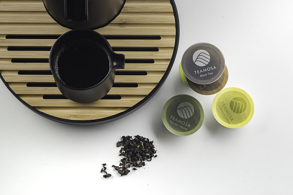 The hybrid system can brew both loose leaf tea and TEAMOSA recyclable, paper tea capsules