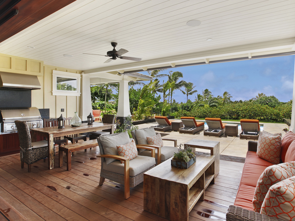 Expansive covered lanai extends to pool.