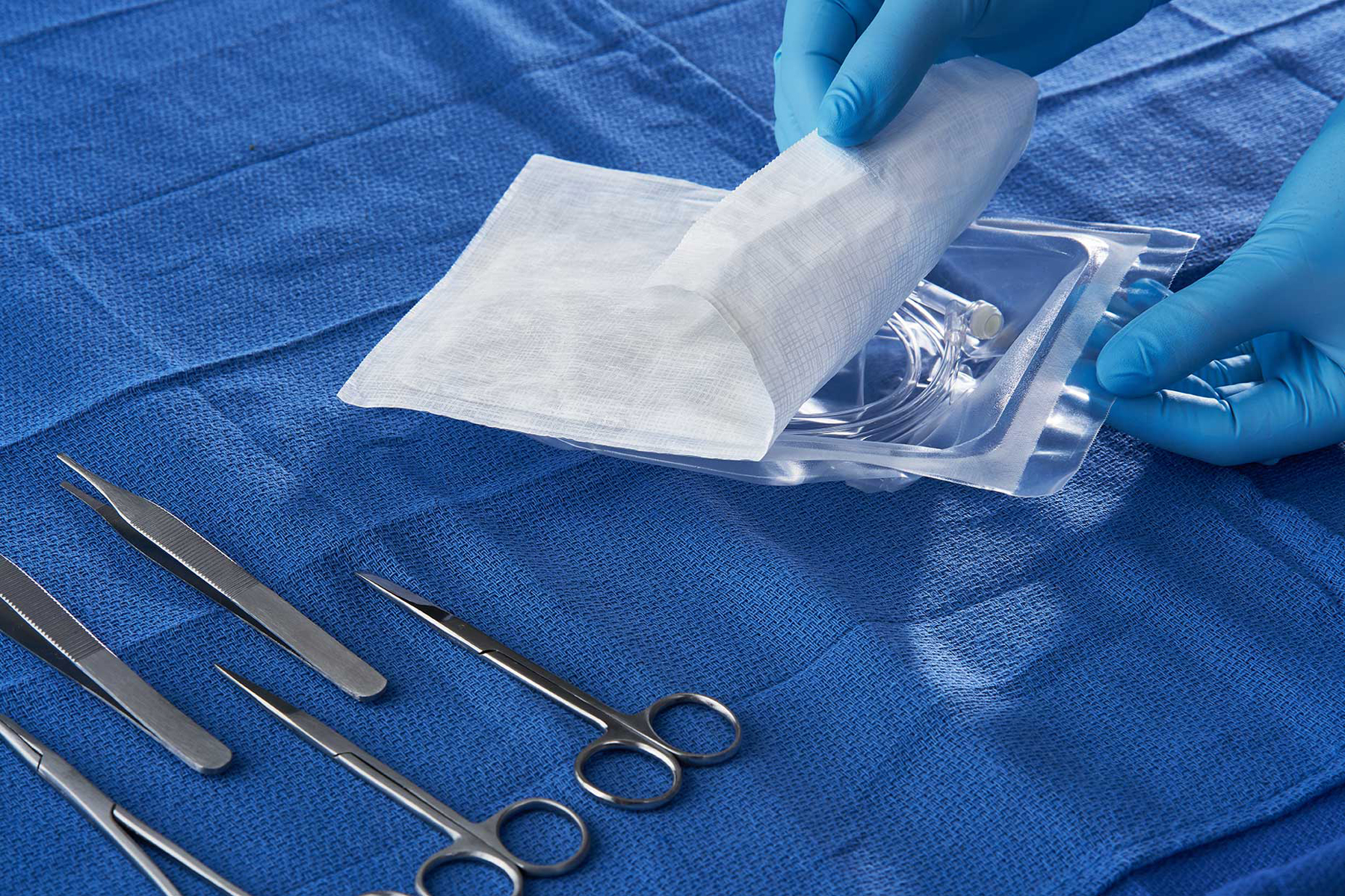 накрытие стерильного перевязочного стола