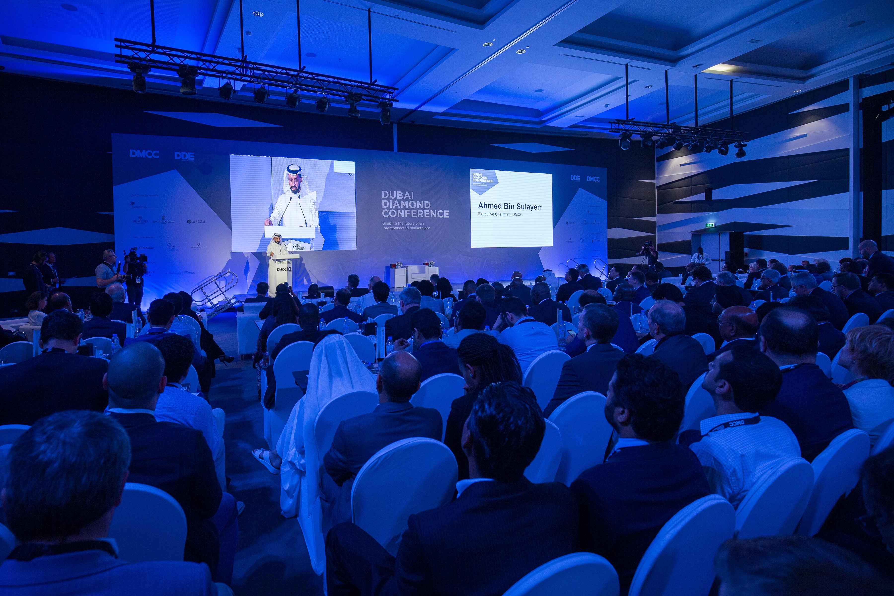 Wl company dmcc reviews. Дубайская конференция. Бизнес конференция Дубай. Конгресс Дубае. Conference в Дубае.