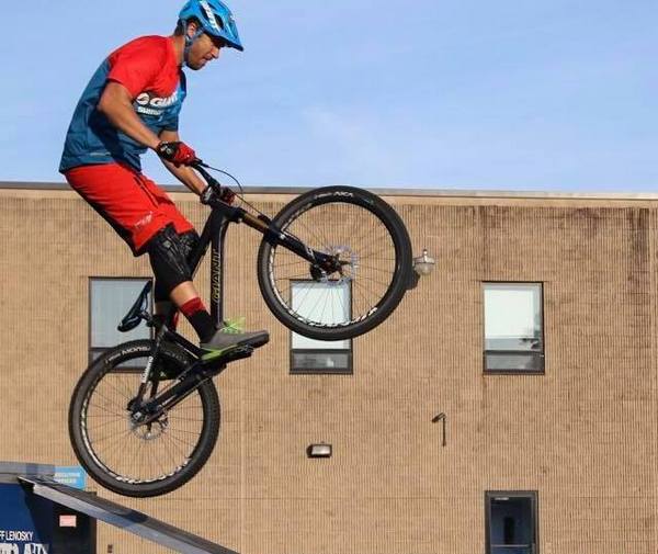 "Trail Boss" Jeff Lenosky will perform extreme mountain biking stunts for attendees to enjoy and photograph at the New Jersey Camera Show.