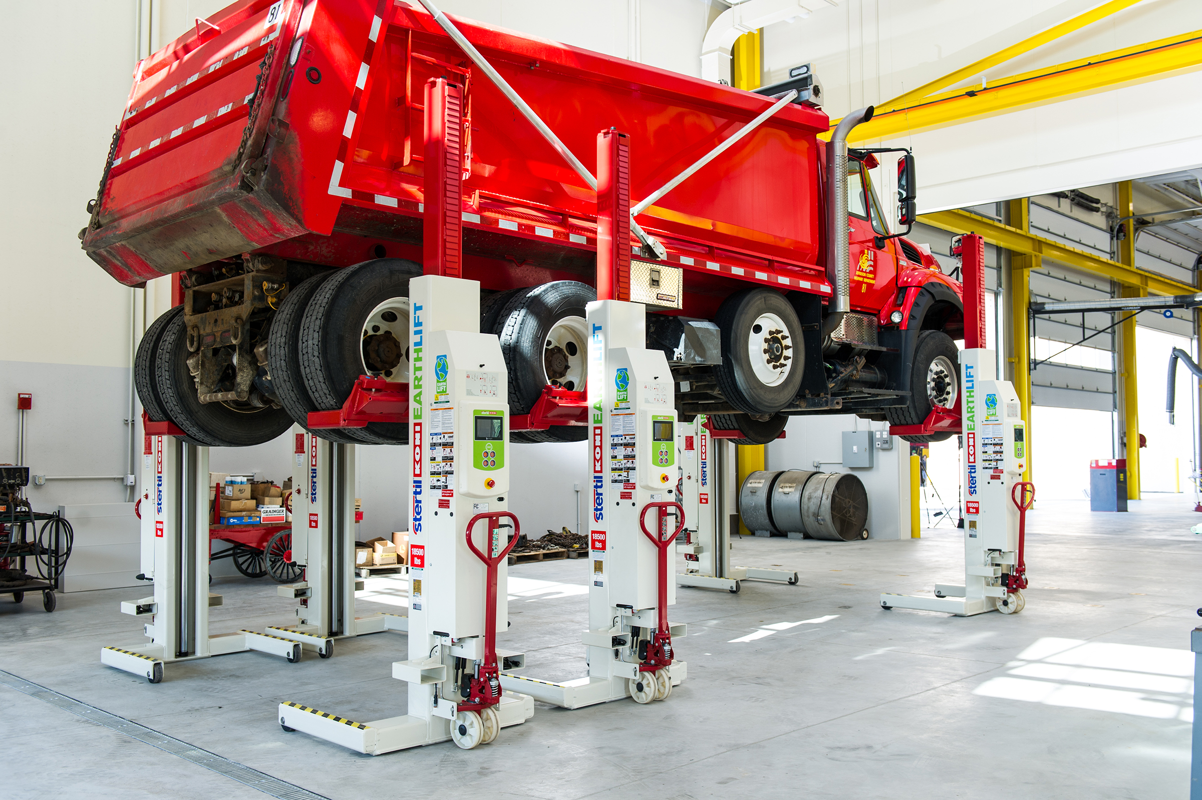 Stertil-Koni's EARTHLIFT is made from 98% recyclable materials and its closed hydraulic system contains 100% recyclable bio-degradable fluid and batteries