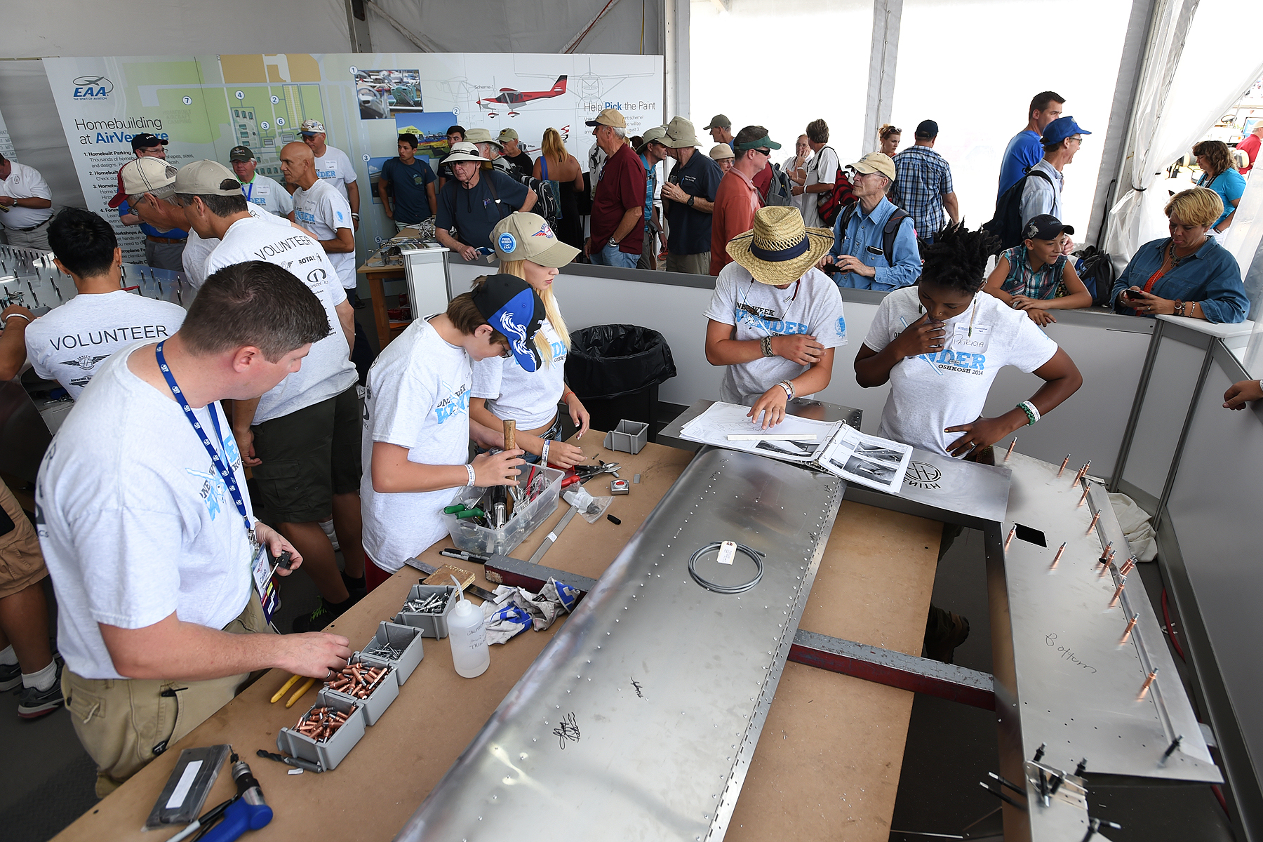 Volunteers and attendees joined forces to build an airplane in seven days in 2014. That project returns to EAA AirVenture Oshkosh in 2018.